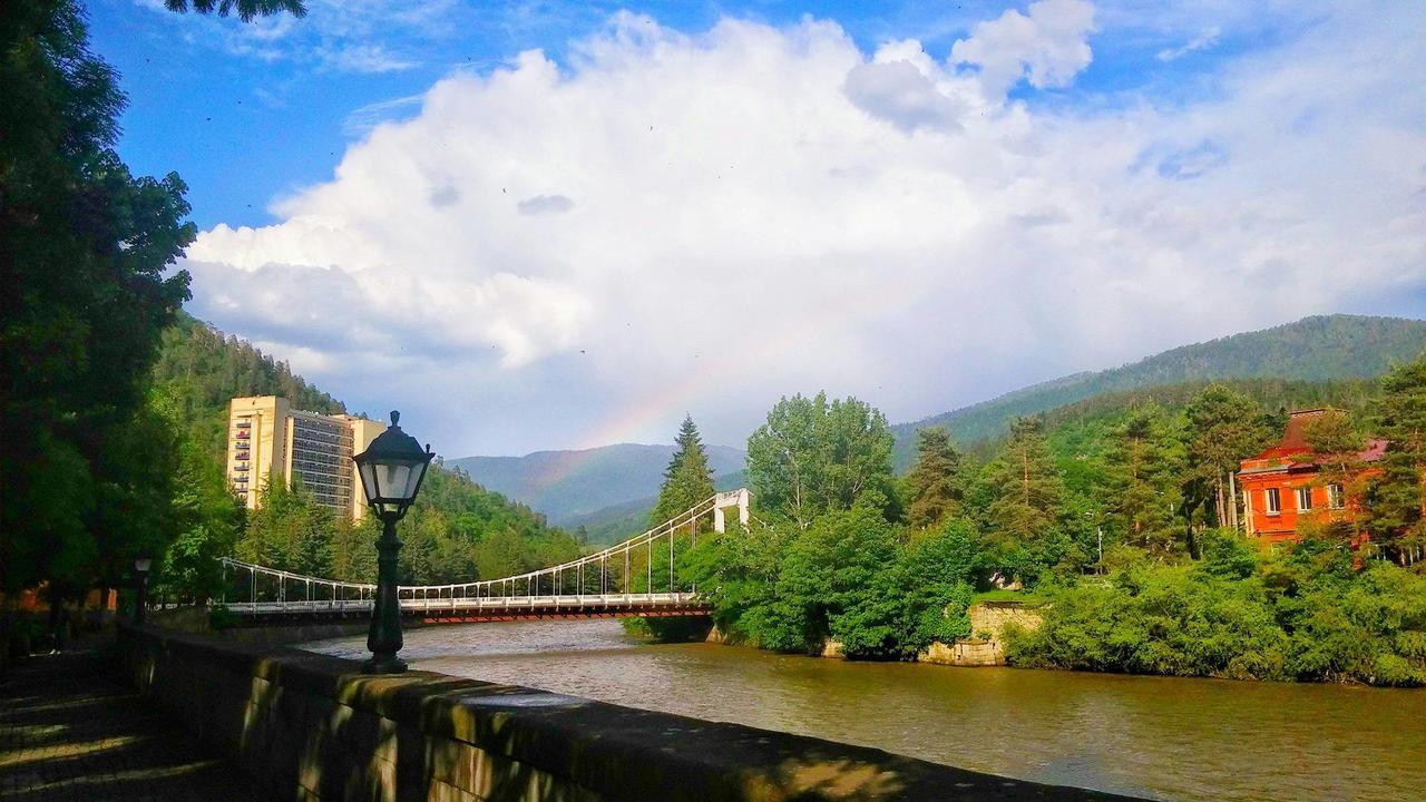 Our House Hotell Borjomi Exteriör bild